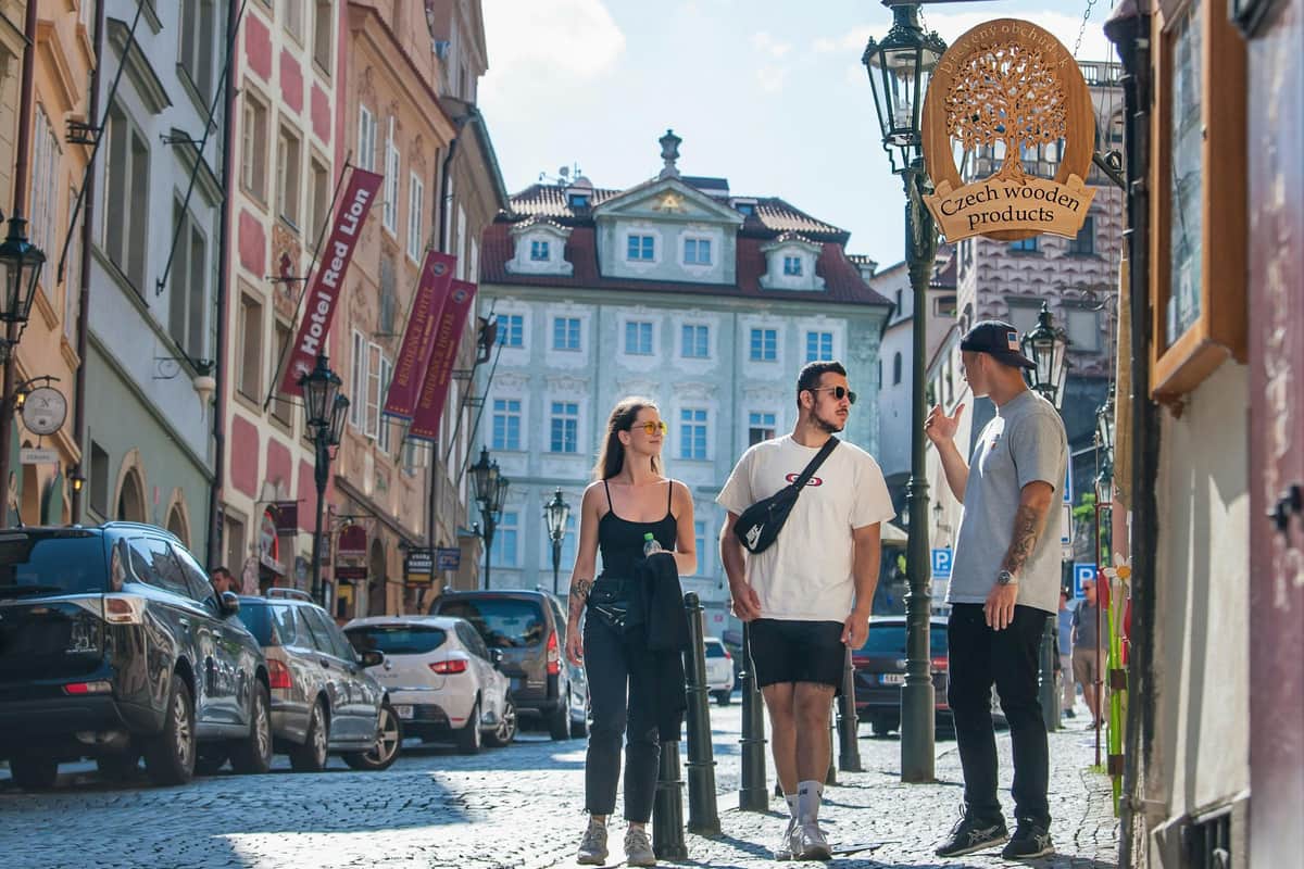 Altstadt Prag: Geführte Tagestour + Bootstour + Straßenbahnticket Der Königsweg