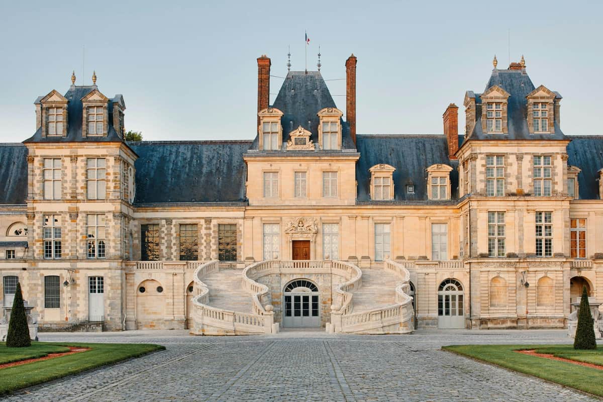 Horseshoe-shaped staircase - Château de Fontainebleau