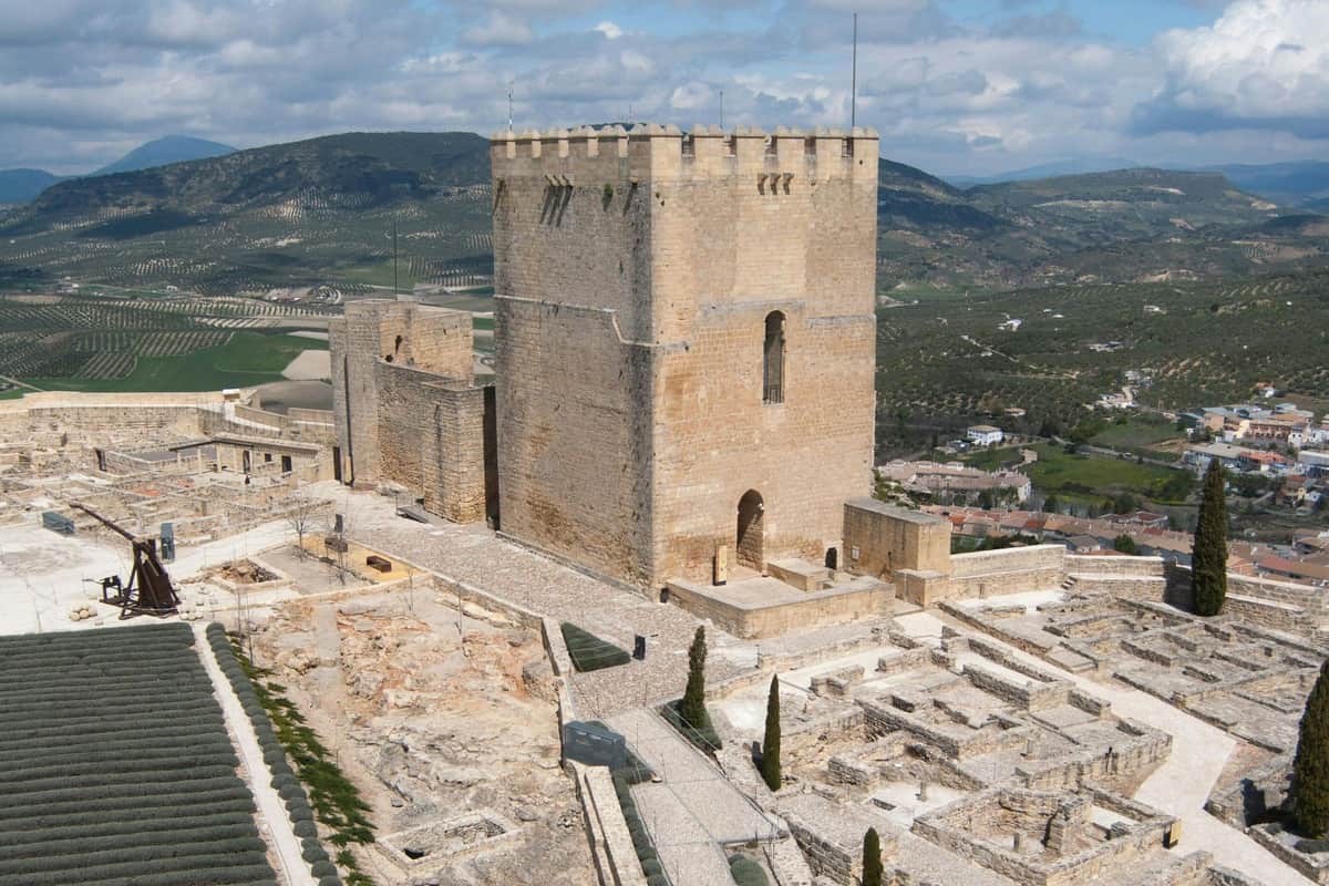 Fortaleza de La Mota: Guided Tour Alcazaba y entramado urgano de la Fortaleza de la Mota