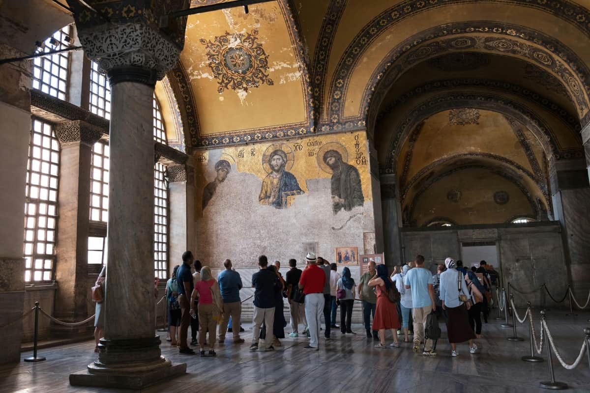 I mosaici di Santa Sofia spiegati dalla guida turistica