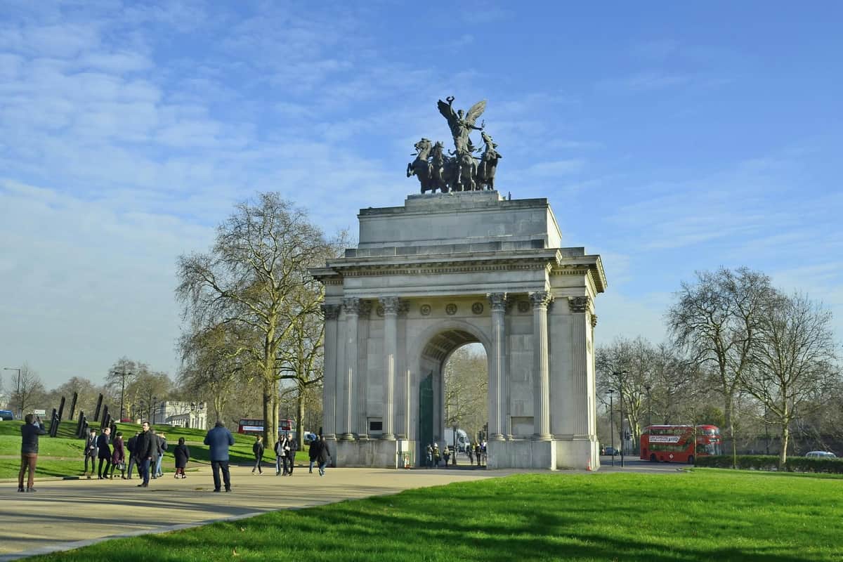 Babylon Tours Royal Tour with entry to Buckingham Palace