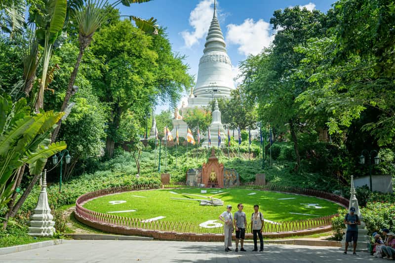 Phnom Penh: Historical Guided Tour + Transfers