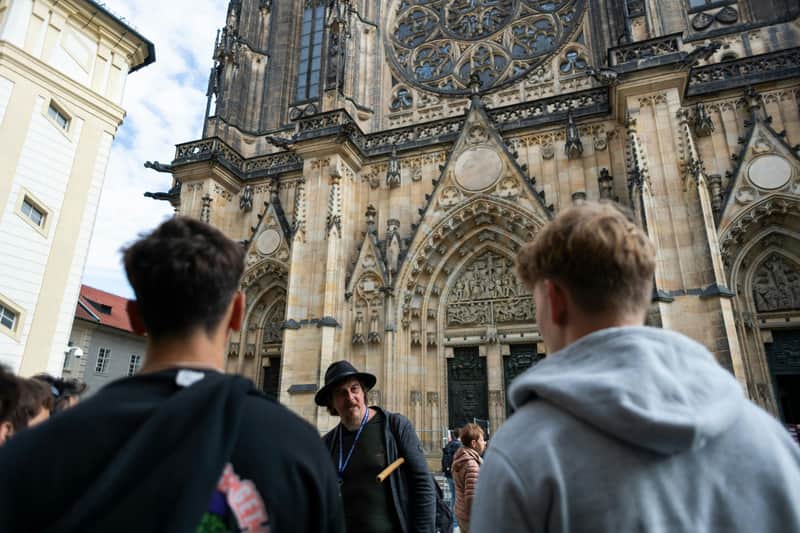 Prague: Bus & Walking Tour + Prague Castle Exterior Visit + Boat Cruise