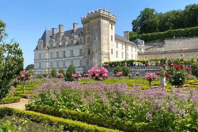 Château d'Azay-le-Rideau & Gardens of Villandry: Guided Trip from Tours
