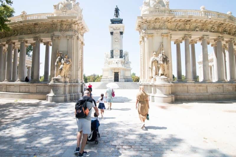 Royal Palace & Retiro Park Madrid: Half-Day Guided Tour with Tapas Tasting
