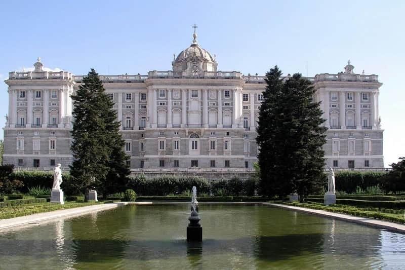 Royal Palace of Madrid: Entry Ticket + Guided Tour in Italian
