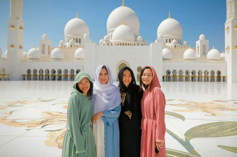 Day Trip from Dubai: Sheikh Zayed Grand Mosque, Qasr Al Watan and Etihad Tower