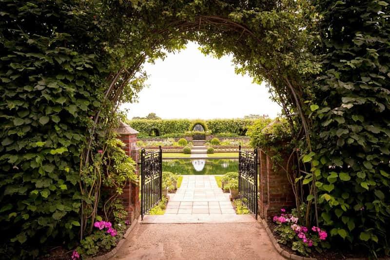 London: Guided Walking Tour + Changing of the Guard + Kensington Palace Entry