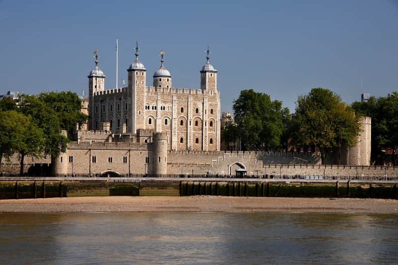 Tower of London & Crown Jewels Exhibition: Entry Ticket Tower of London & Crown Jewels Exhibition: Entry Ticket