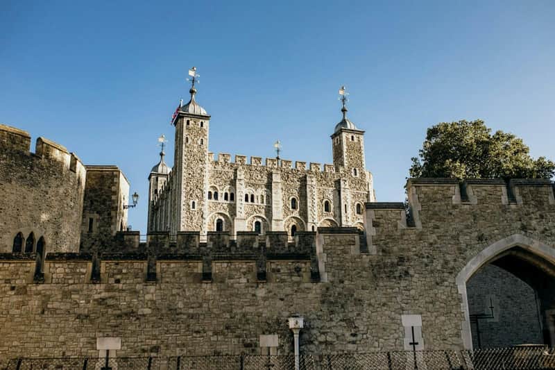 Tower of London: Guided Tour + Crown Jewels + Cruise